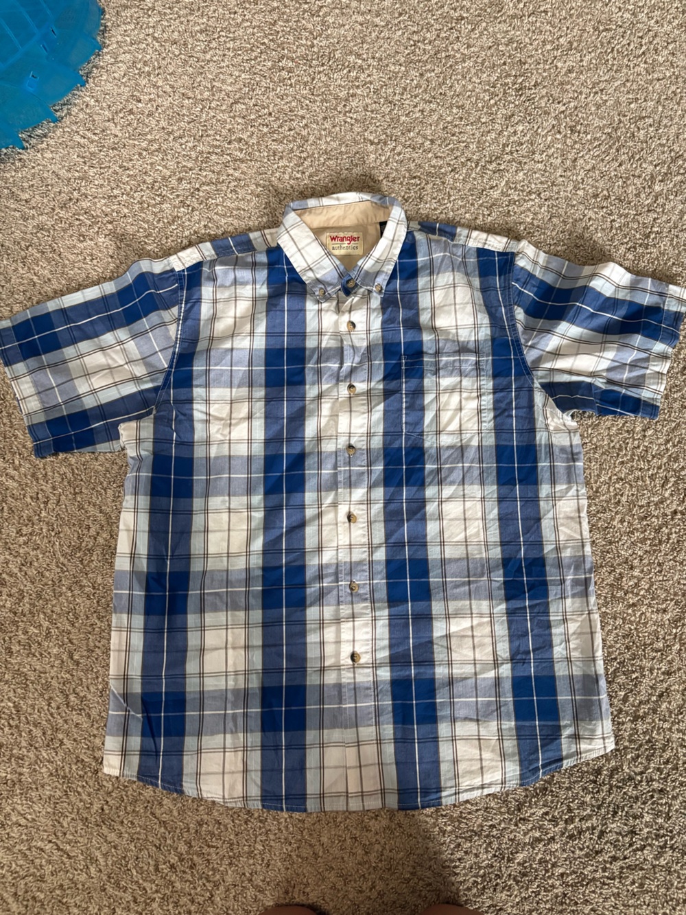 Wrangler Blue and White Plaid Short-Sleeve Button-Down Shirt